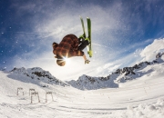 开云体育中国-基耶萨末节狂飙接管比赛，洪都拉斯国家队友谊赛险胜皇家贝蒂斯