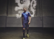 开云体育APP下载-街道狂飙与球场逆转，速度与韧性的双重奏