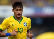 开云在线直播-当战场与球场相遇，火力压制与接管时刻的双重叙事