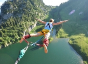 开云体育在线-年度焦点之战，骑士铁骑踏破篮网，坚韧意志铸就经典逆转