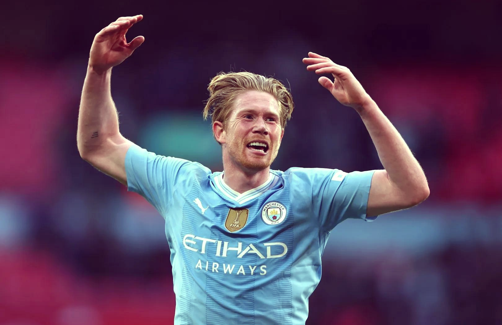 包含伊普斯维奇队员高空抽射破门，帮助球队力克对手的词条