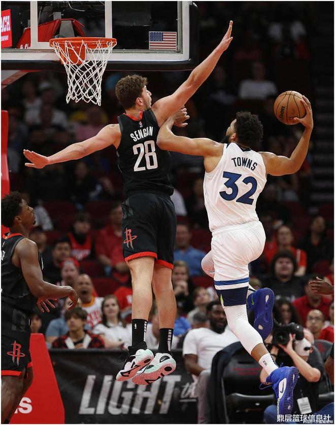 包含威廉姆斯翻盘阿斯顿马丁,拉塞尔点燃赛场的词条 包含威廉姆斯翻盘阿斯顿马丁,拉塞尔点燃赛场的词条