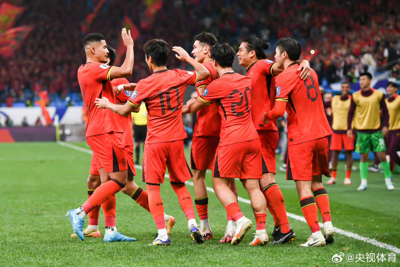 热烈的足球比赛赛况一览无余