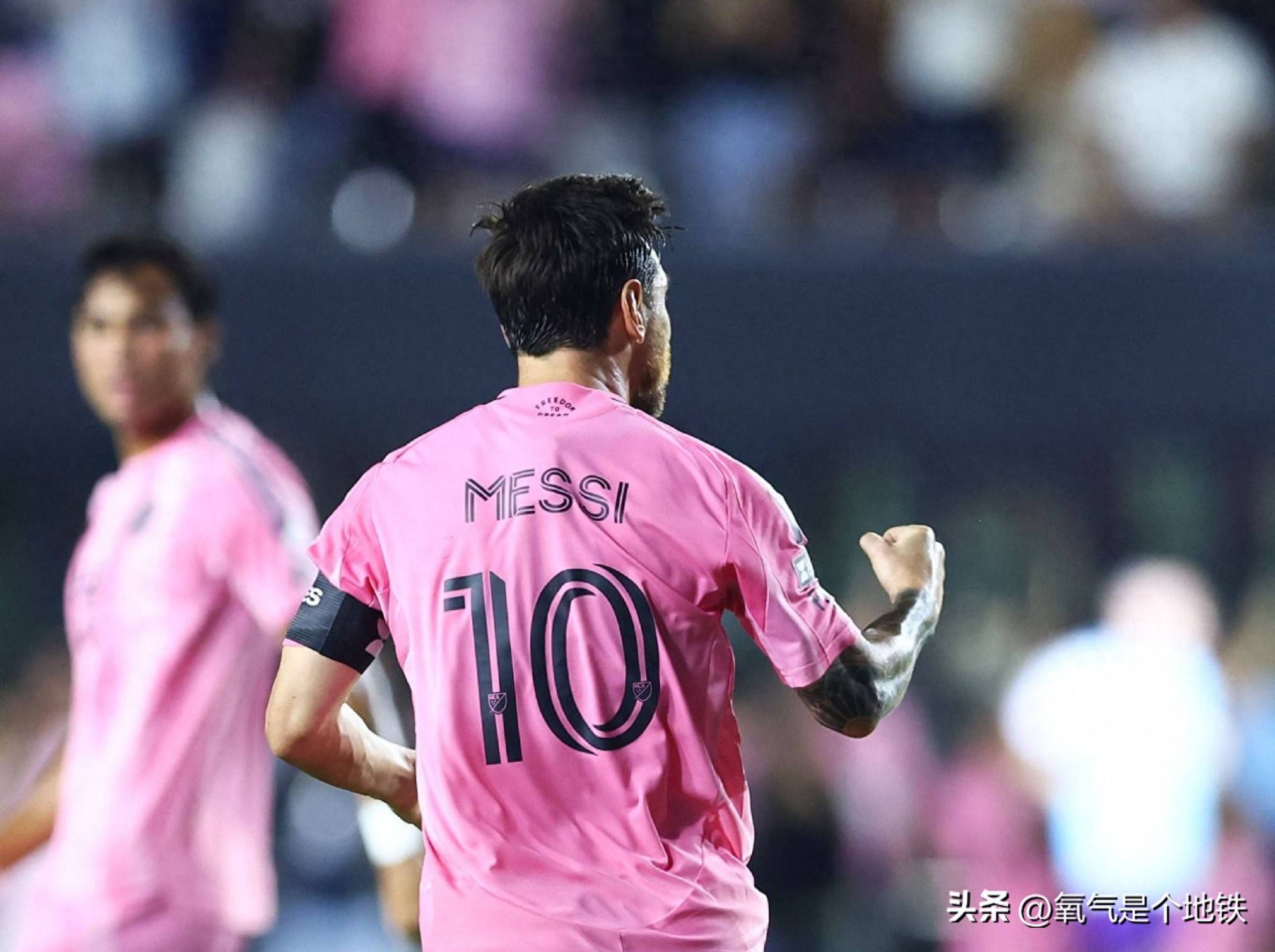 射手梅西再次助球队晋级,表现出色 射手梅西再次助球队晋级,表现出色