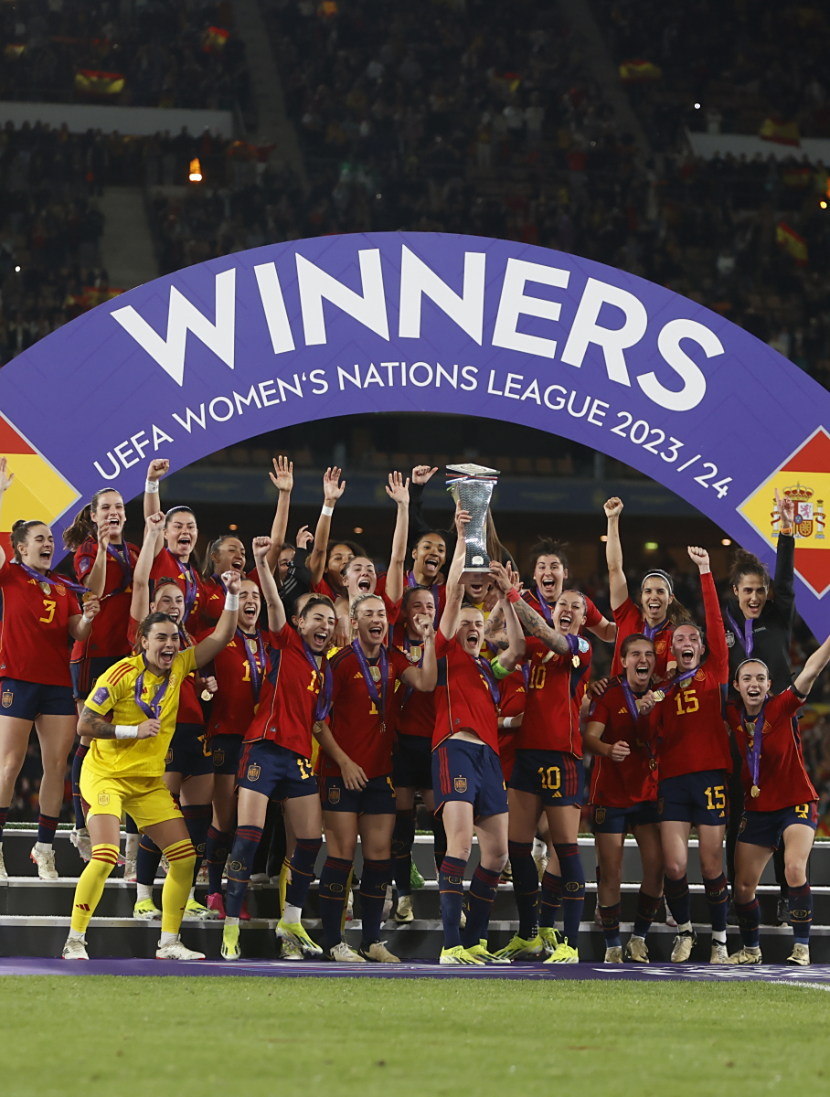 捷克球队实现梦想，进军八强