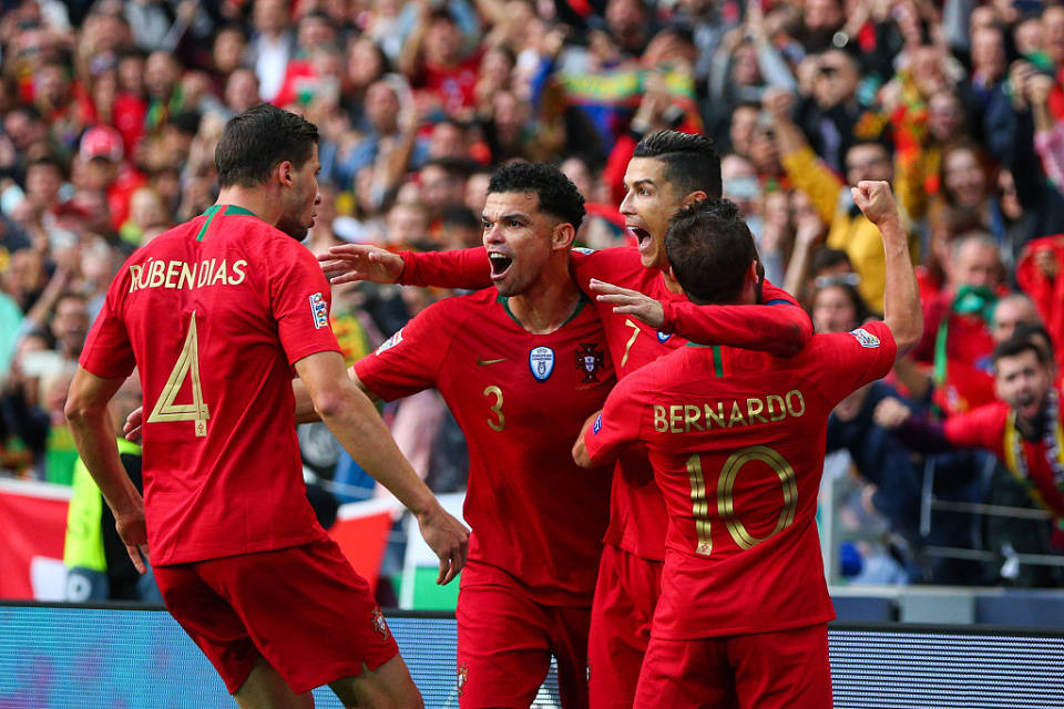 包含法国队主场迎战葡萄牙，势均力敌的词条