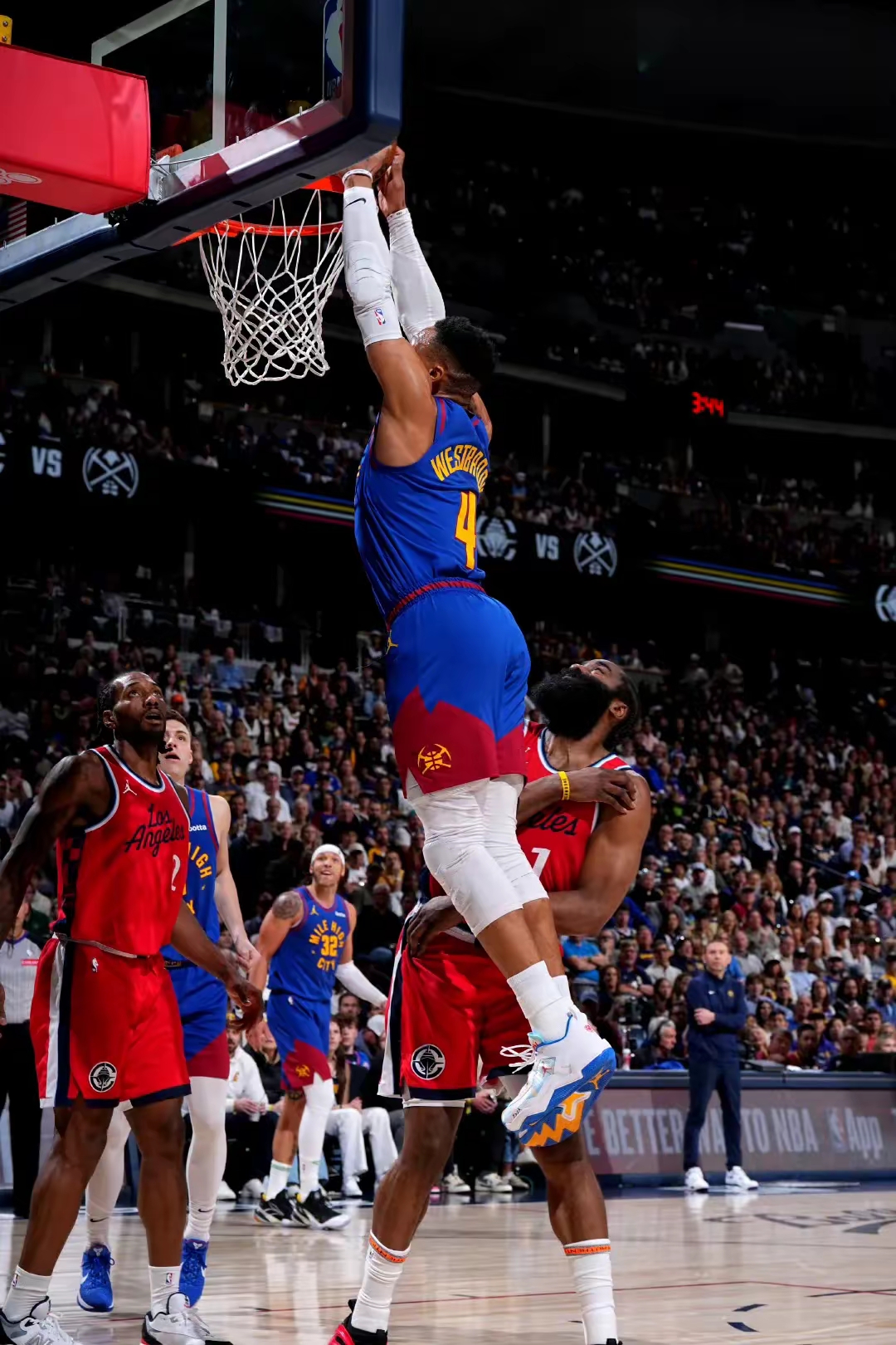 快船遭掘金绝杀，季后赛陷入泥潭