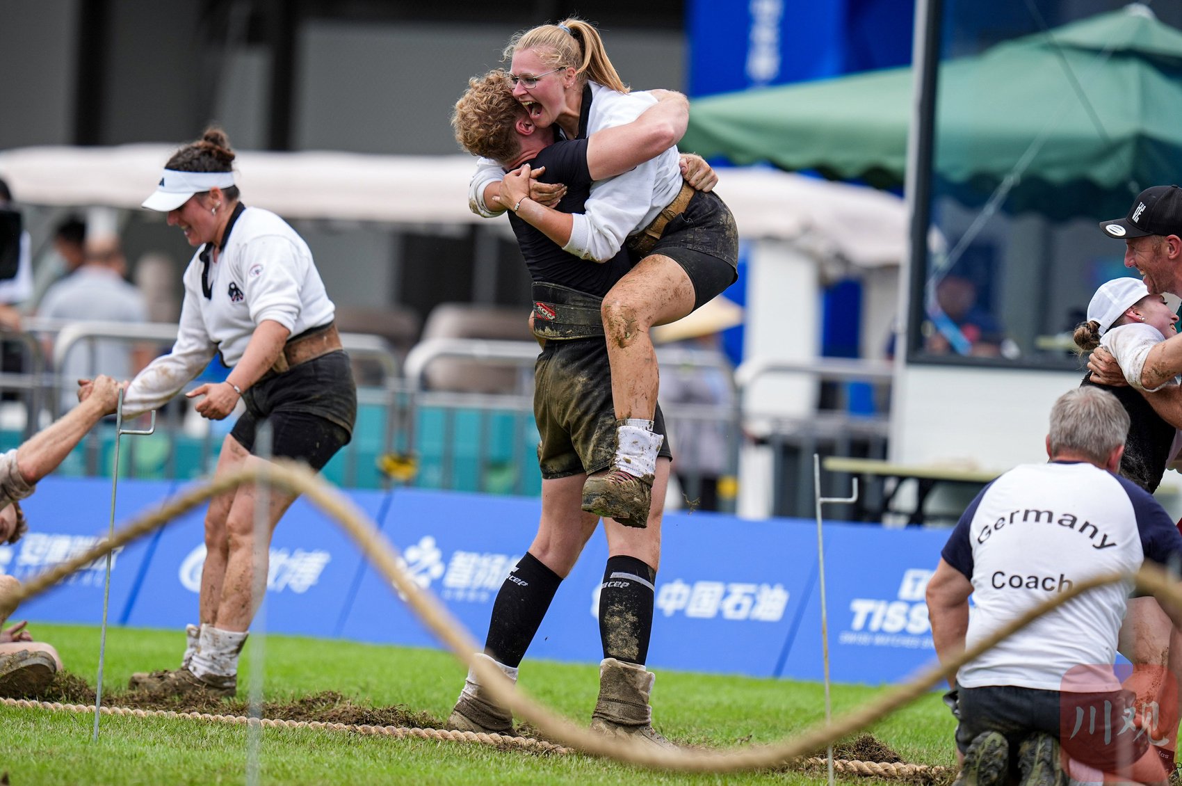 巴基斯坦选手在拔河比赛中实现突破
