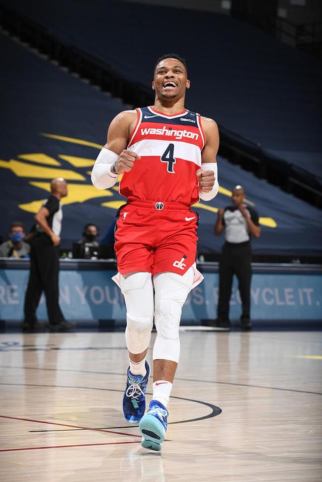 公鹿破纪录取胜，雄心勃勃冲击总冠军的简单介绍