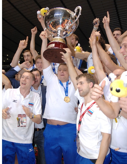 澳大利亚队夺得团体赛季军，斩获奖杯