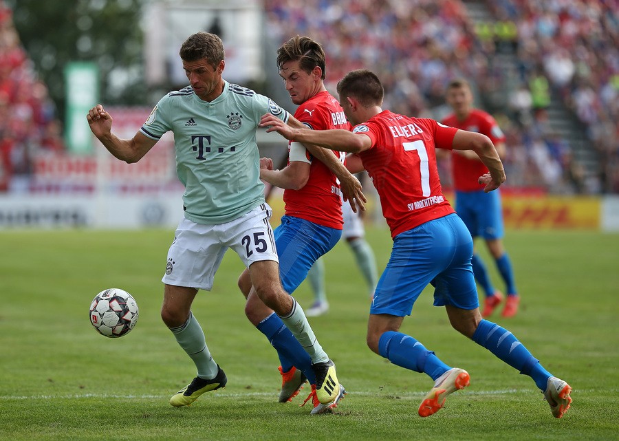 拜仁险胜乌克兰，阿圭罗带队取胜