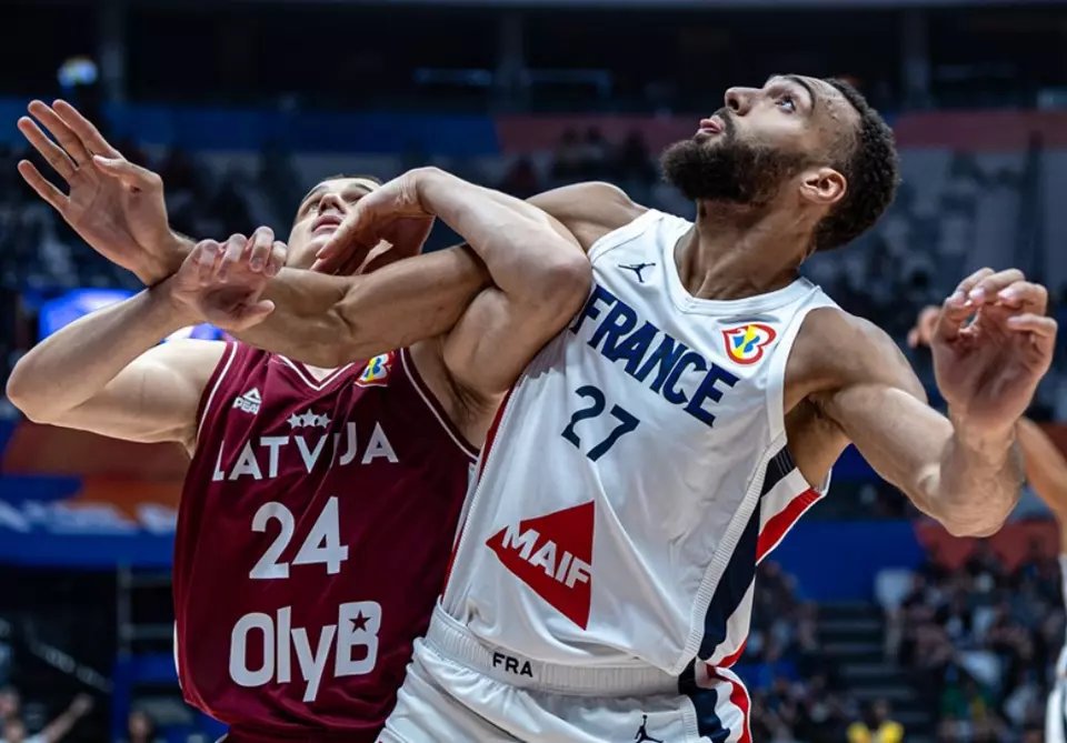 意大利男篮爆冷美国男篮，萨博尼斯三分雨点燃全场的简单介绍