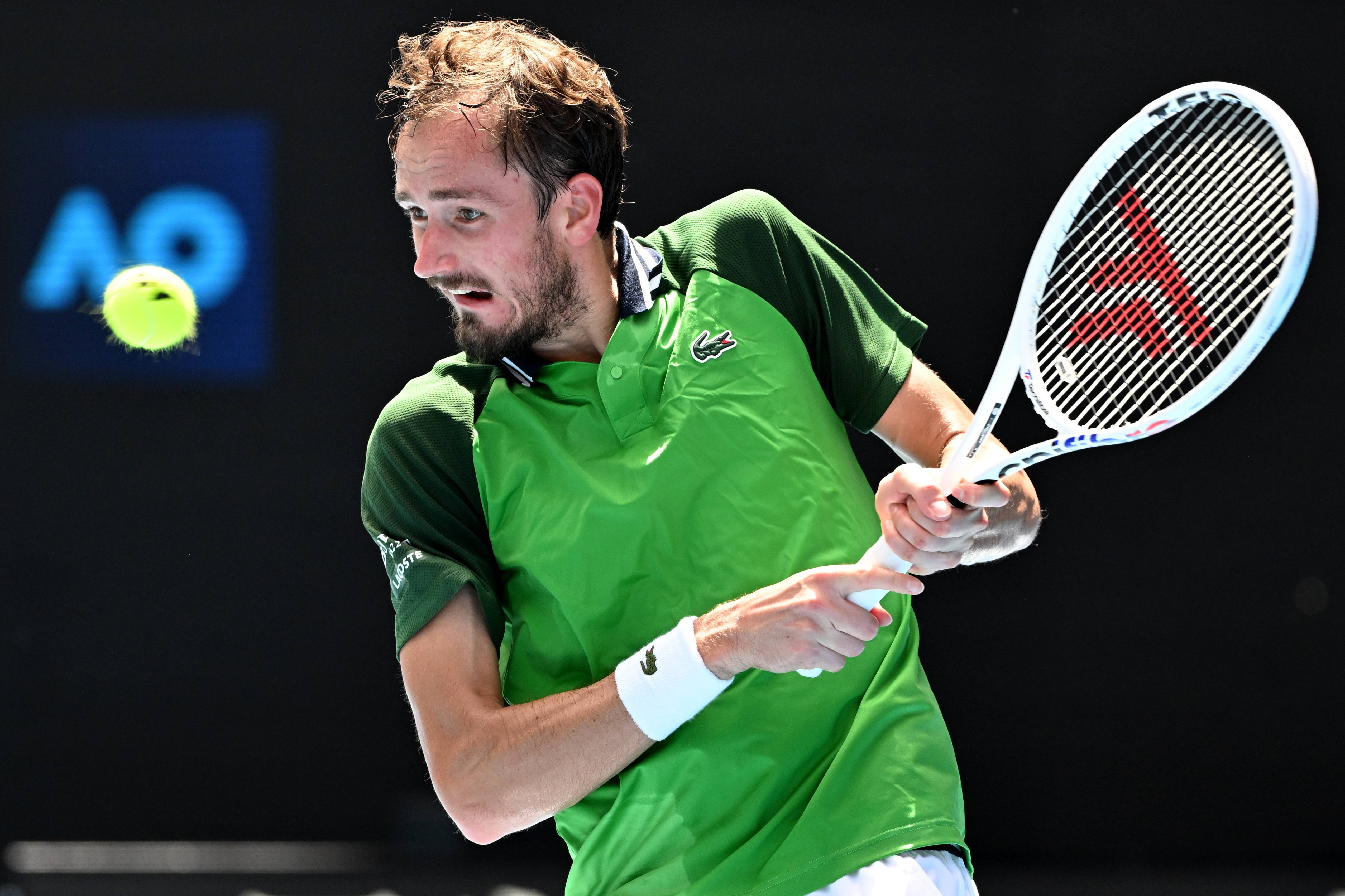 包含法国网球队力克欧洲网球队，梅德韦杰夫爆发神勇的词条