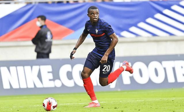 关于那不勒斯爆冷法国，乔瓦尼·雷纳一己之力扛起全队的信息