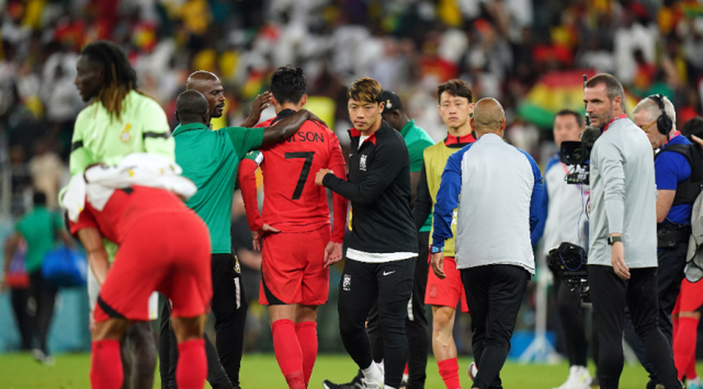 奥地利队鏖战韩国队，波尔点燃赛场