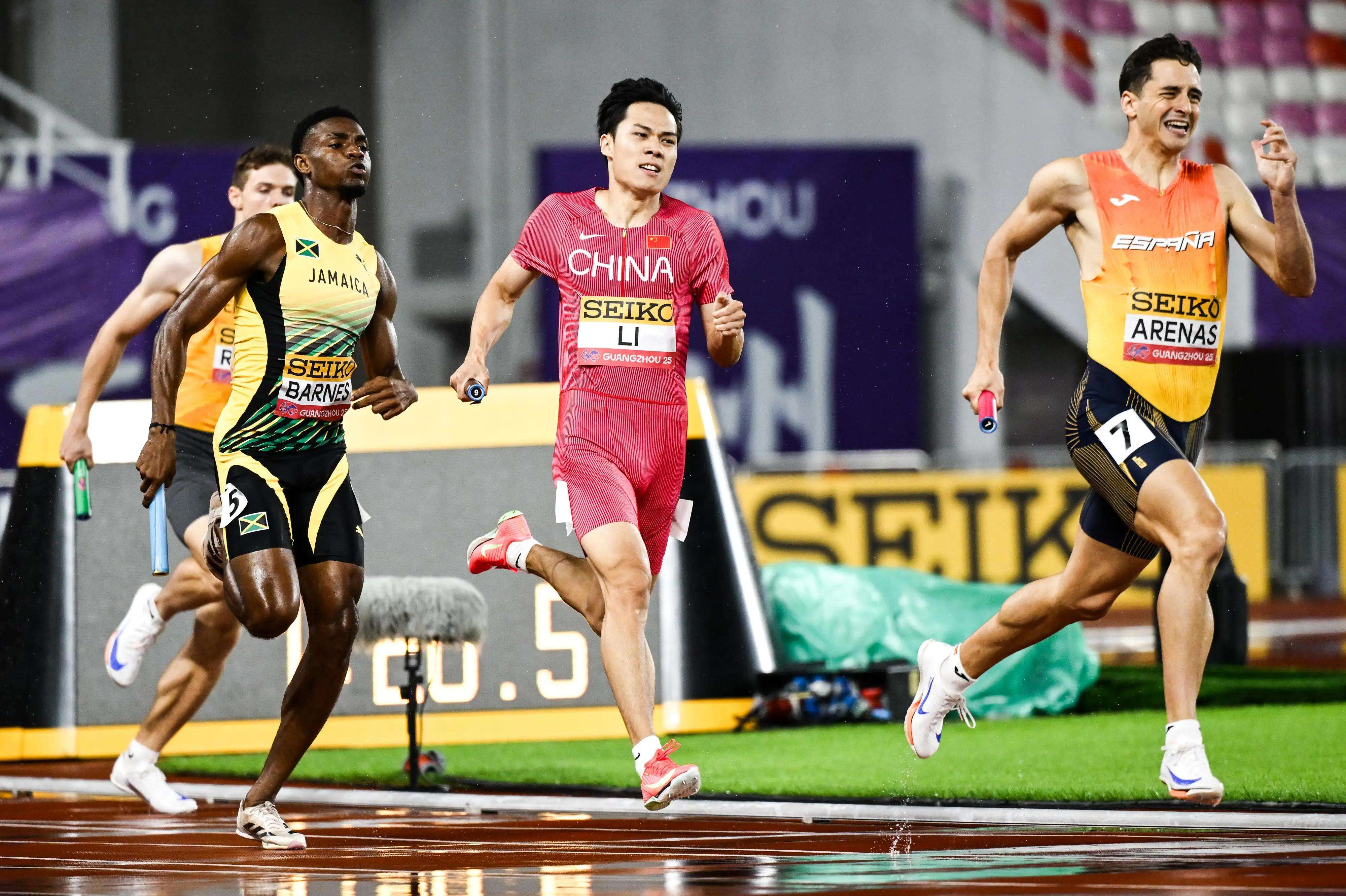 关于厄瓜多尔运动员刷新田径比赛记录的信息 关于厄瓜多尔运动员刷新田径比赛记录的信息