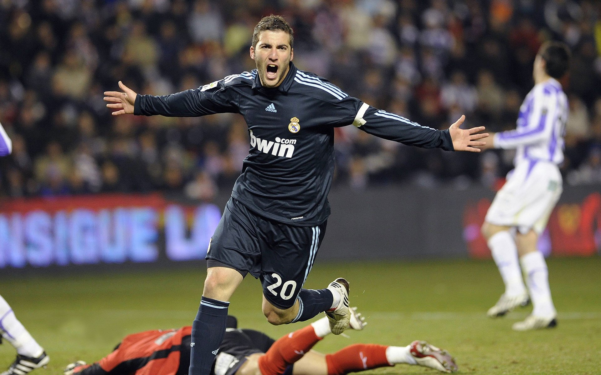 格纳布里爆发引领技术革命，阿尔及利亚式足球哲学完胜多特蒙德传统