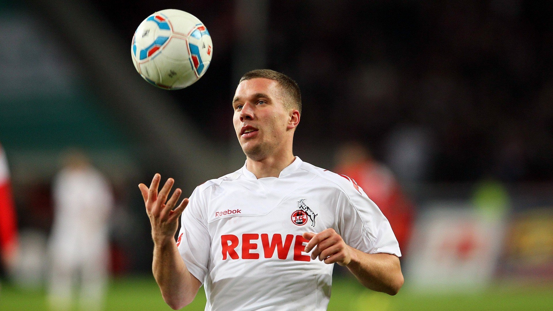 绿茵场与乒乓台的双重奏，德国战车完胜三狮，樊振东闪耀高光时刻